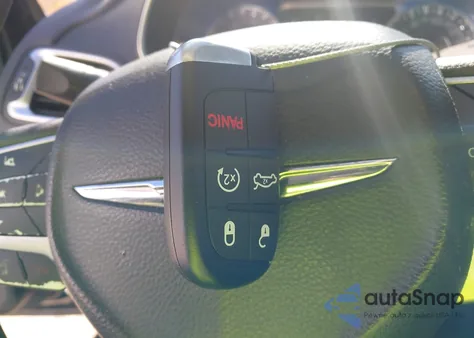 2015 Chrysler 200 Limited z USA, uszkodzony, nr VIN 1C3CCCAB1FN699435